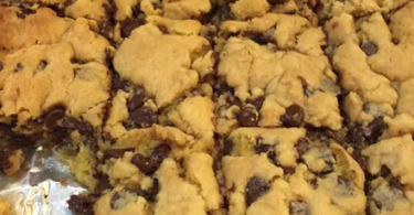 buzzsitemr-Lazy-Chocolate-Chip-Cookie-Bars.