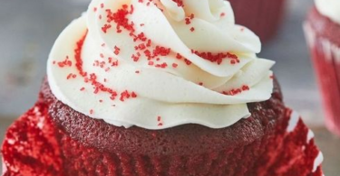 buzzsitemr-Red-Velvet-Cupcakes.