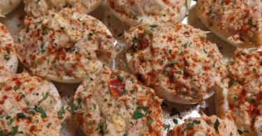 bueesitemr-Tuna-stuffed-deviled-eggs.