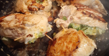 buzzsitemr-BROCCOLI-CHEESE-STUFFED-CHICKEN-BREAST.