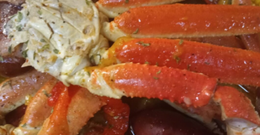 buzzsitemr-Baked-Crab-Legs-in-Butter-Sauce.