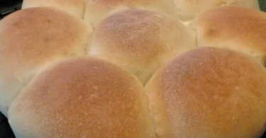 buzzsitemr-HOME-OLD-FASHIONED-SOFT-AND-BUTTERY-YEAST-ROLLS.