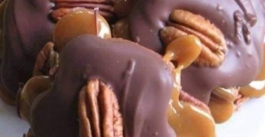 buzzsitmr.-chocolate-pecan-turtle-clusters.