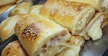 buzzsitmr.-easy-and-very-tasty-pizza-rolls-very-good.